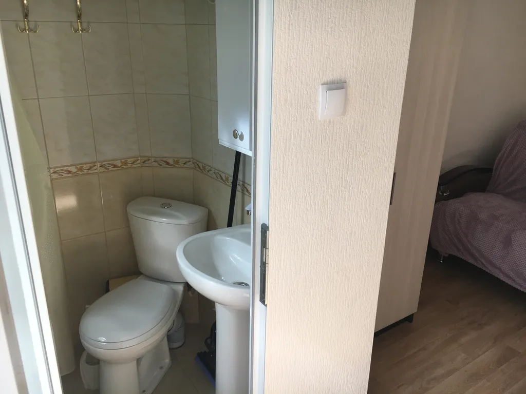 Номер с кухней в центре города со своим двориком