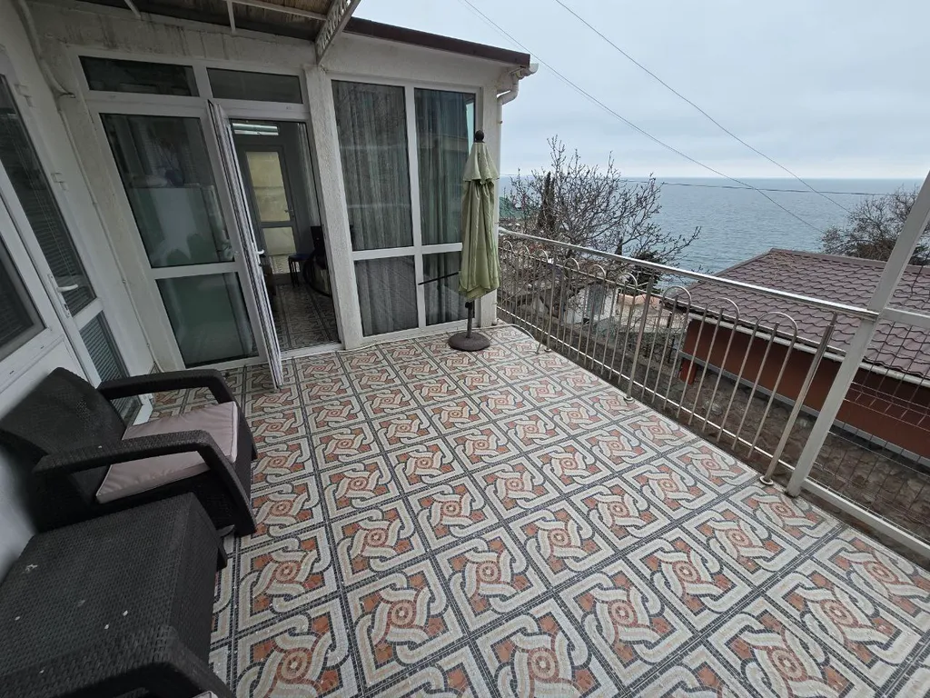 2-комнатная квартира с террасой и с видом на море