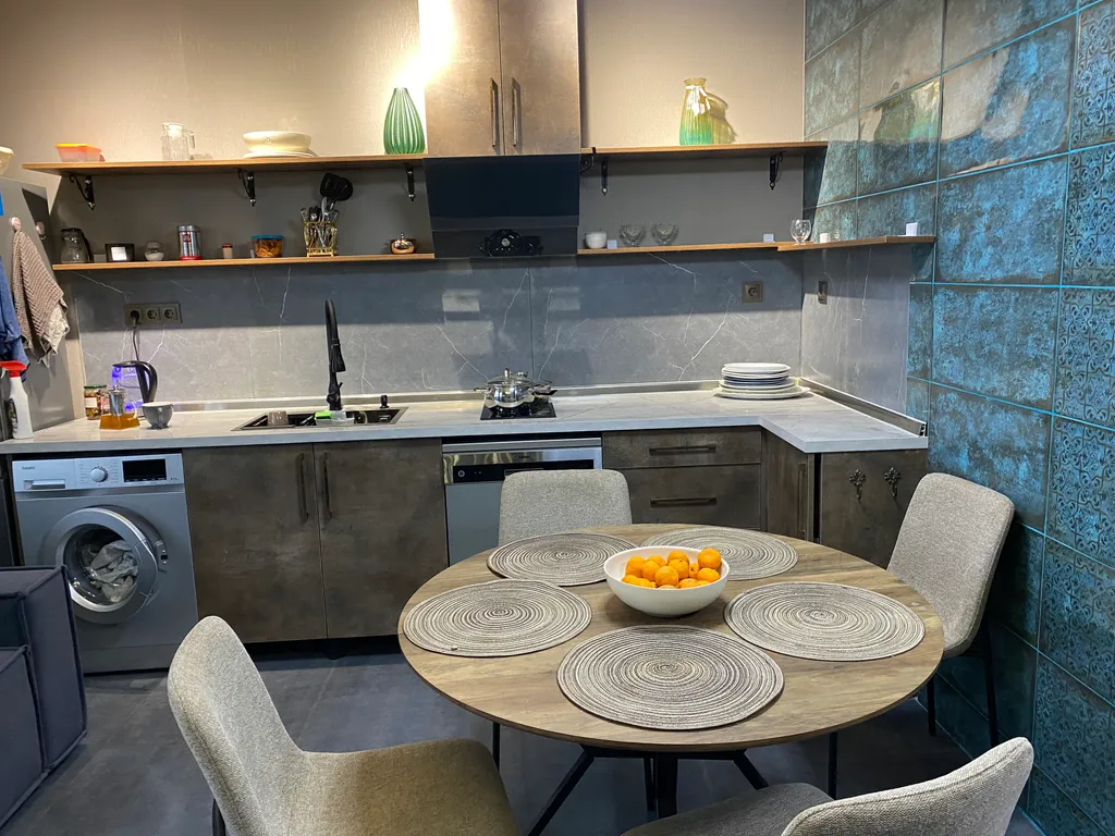 Большая высокая светлая студия на 26 этаже