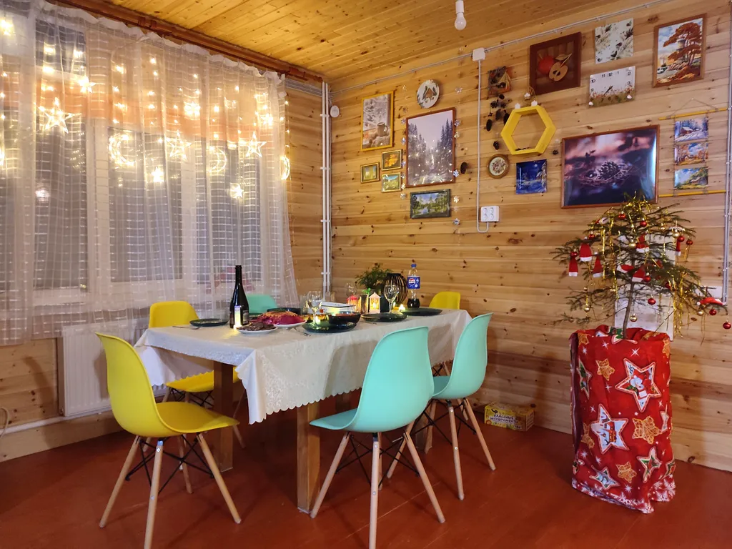 Коттедж Петербургская дача на холме прямо у озера — аренда посуточно в Сосново