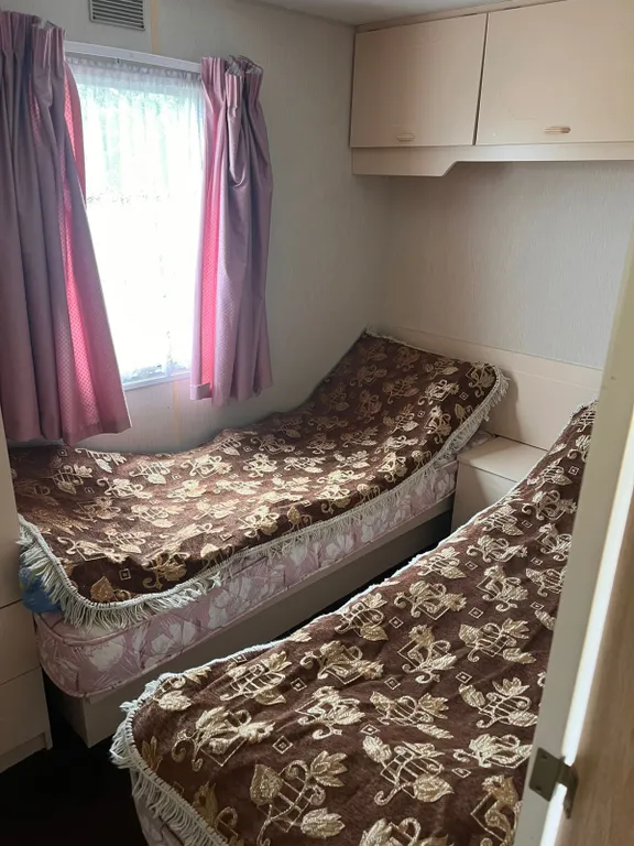 Комфортабельный дом на колесах Festival Super на берегу озера