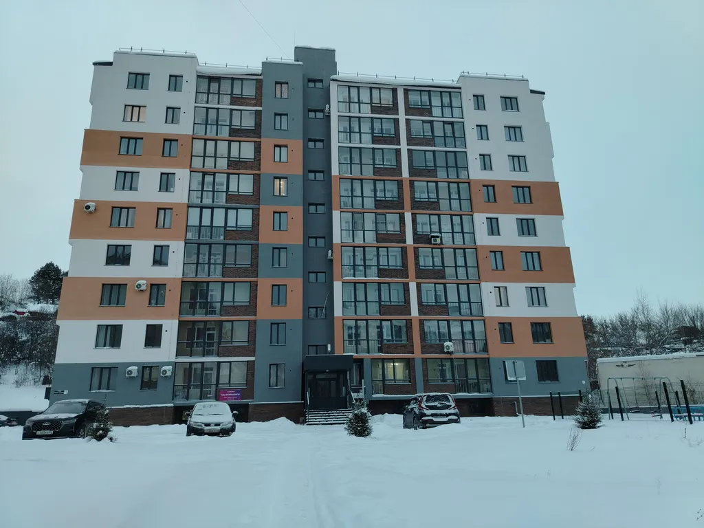 Квартира-студия с видом на город среди гор