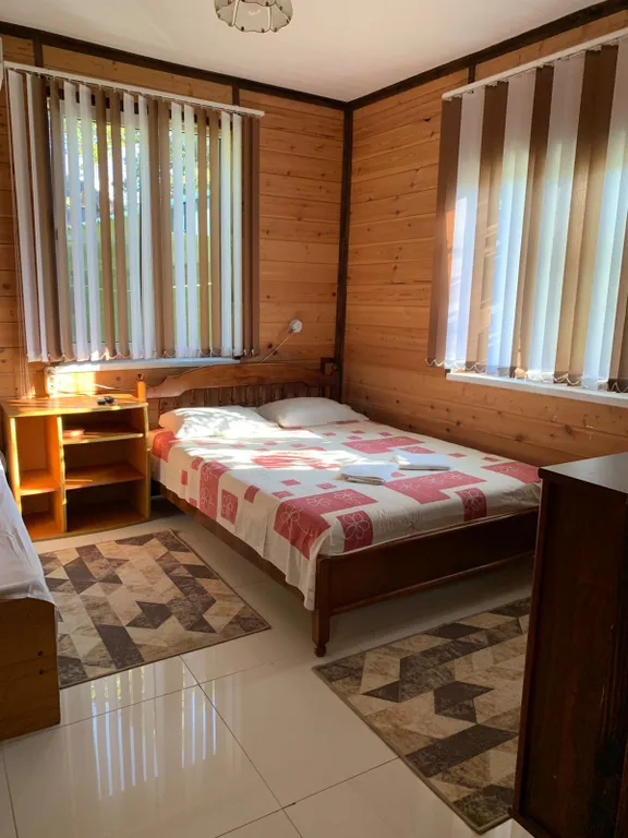 Отдельный домик на 4-5 человек в лесной зоне