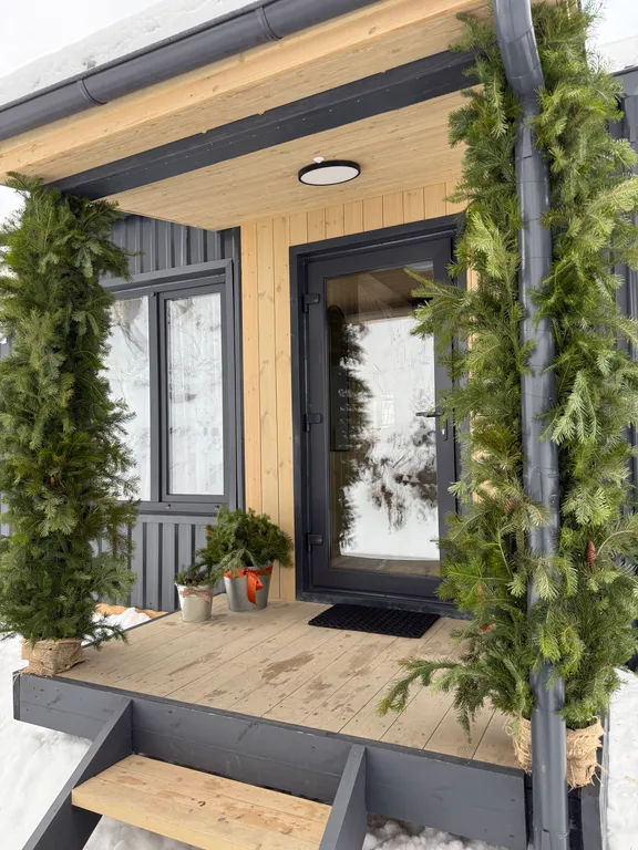 Дом Никольский с видом на главную достопримечательность