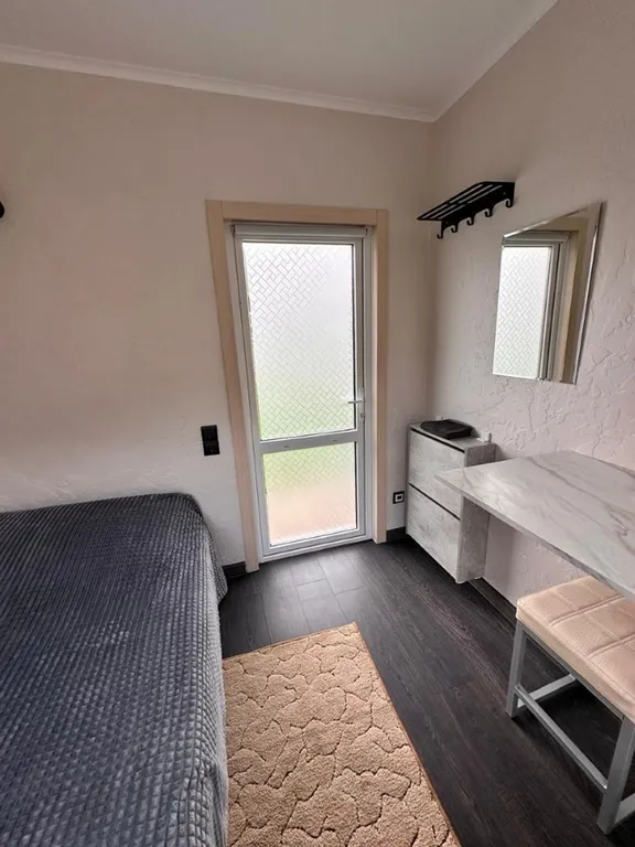 Номер с панорамным видом на горы и речку.