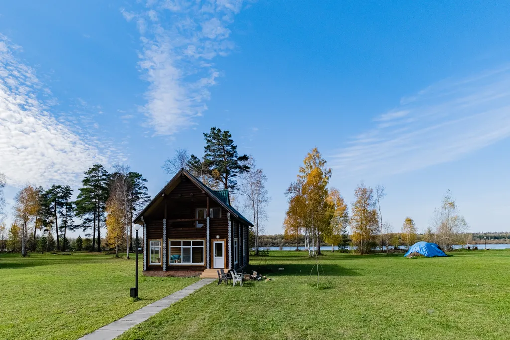 Комфортный дом у реки