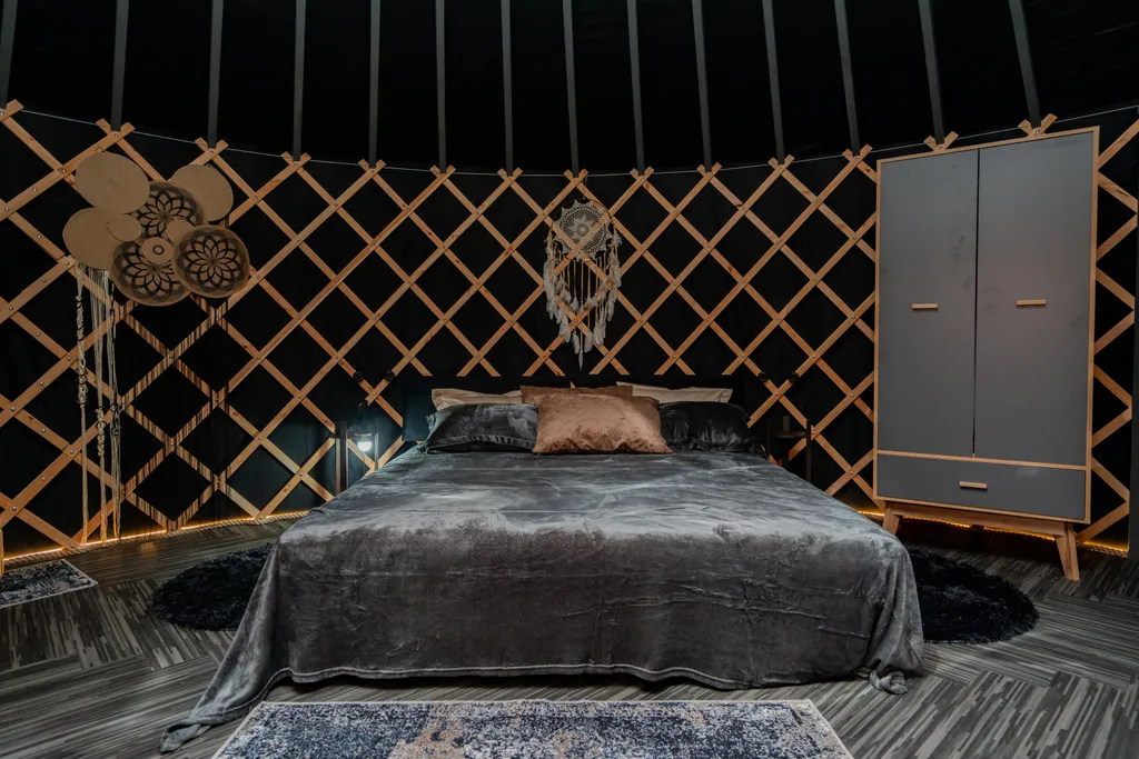 Юрта в лесу