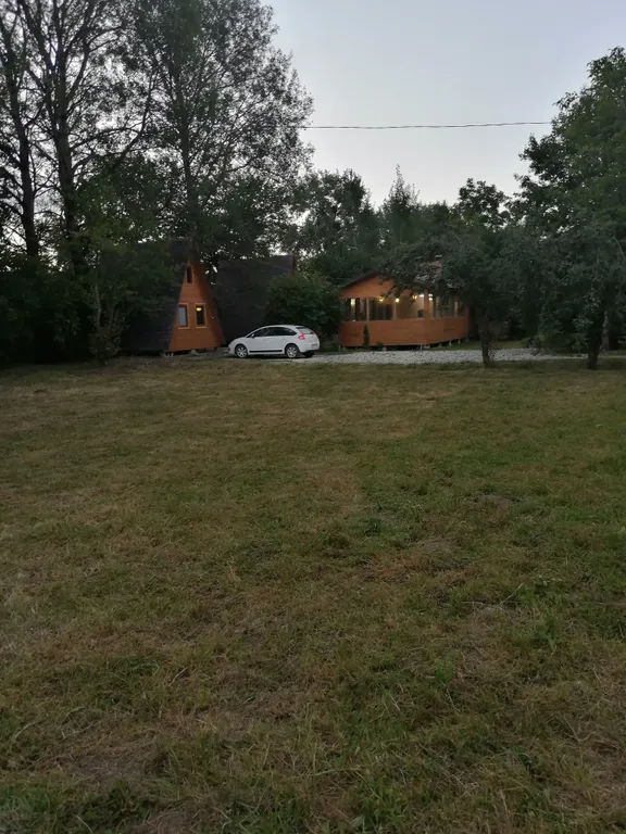 Домики у реки в тихом, уединённом месте, по дороге на Архыз