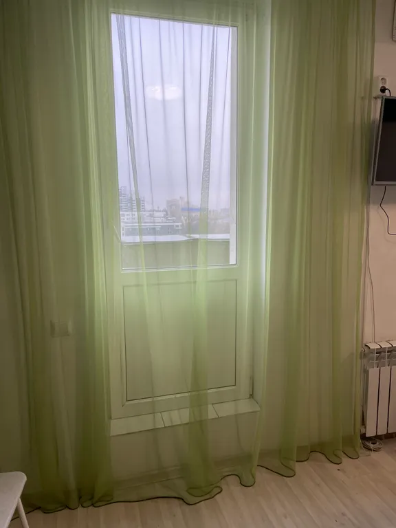 Шикарная студия с выходом на собственную крышу с садовой мебелью