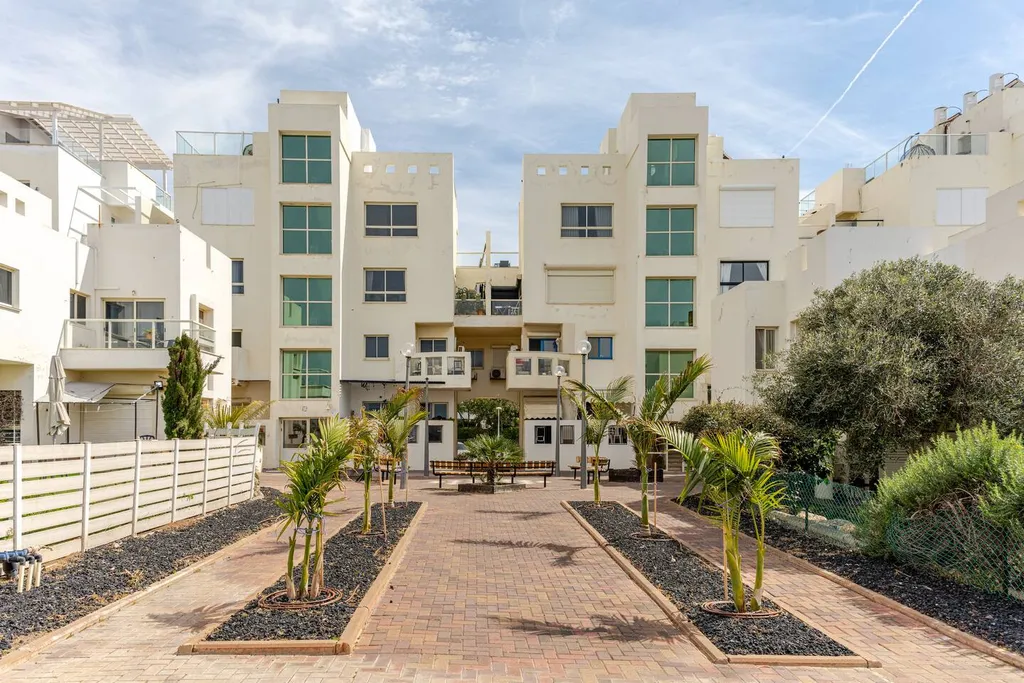 Квартира с балконом с видом на море (Gugel Waves Nahariya)