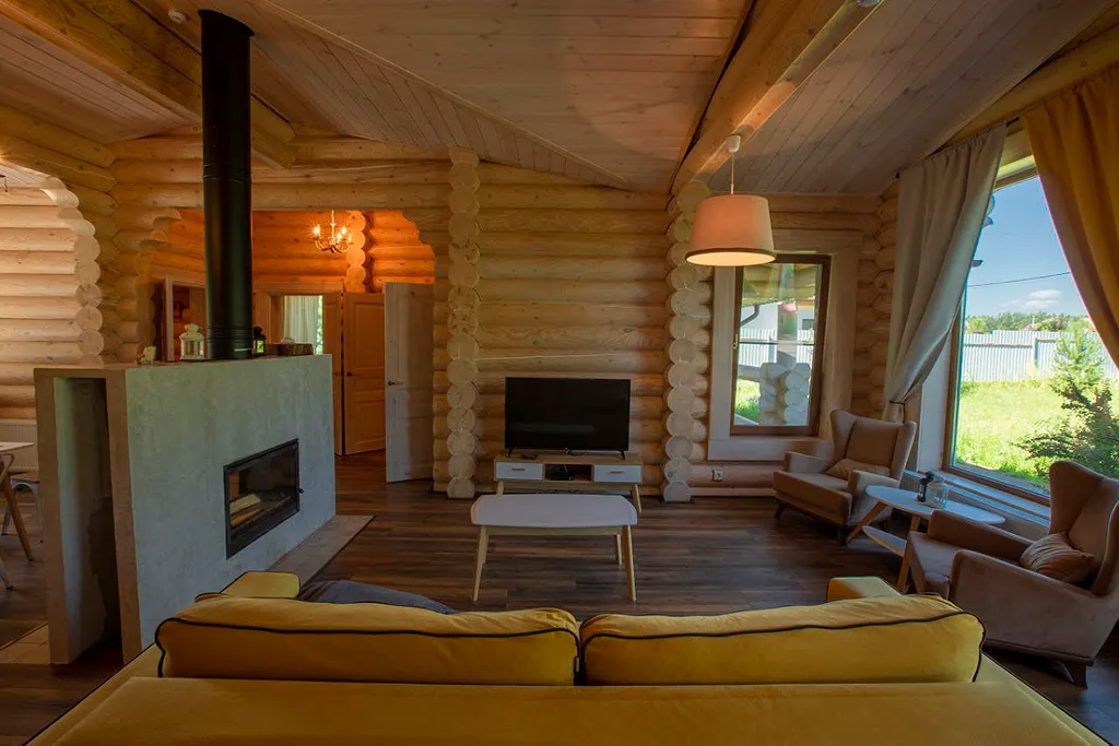 Дом рядом с лесом