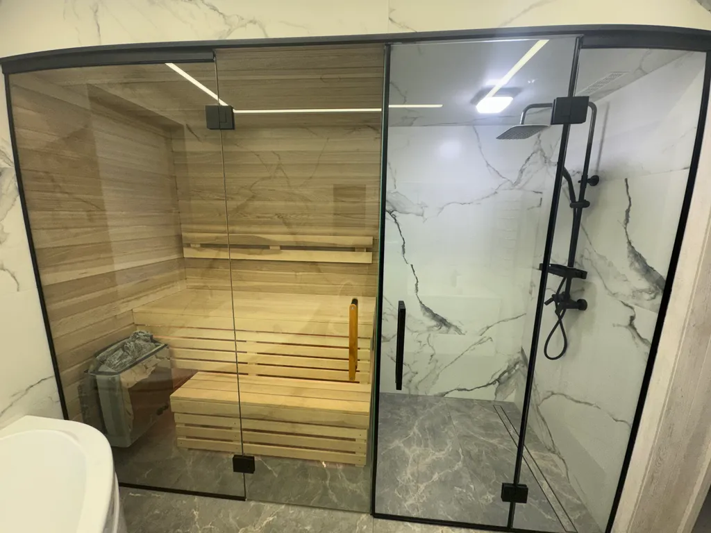 Новый коттедж с сауной и бассейном