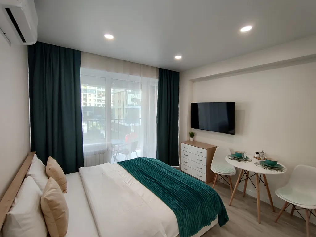 На берегу моря уютная новая студия