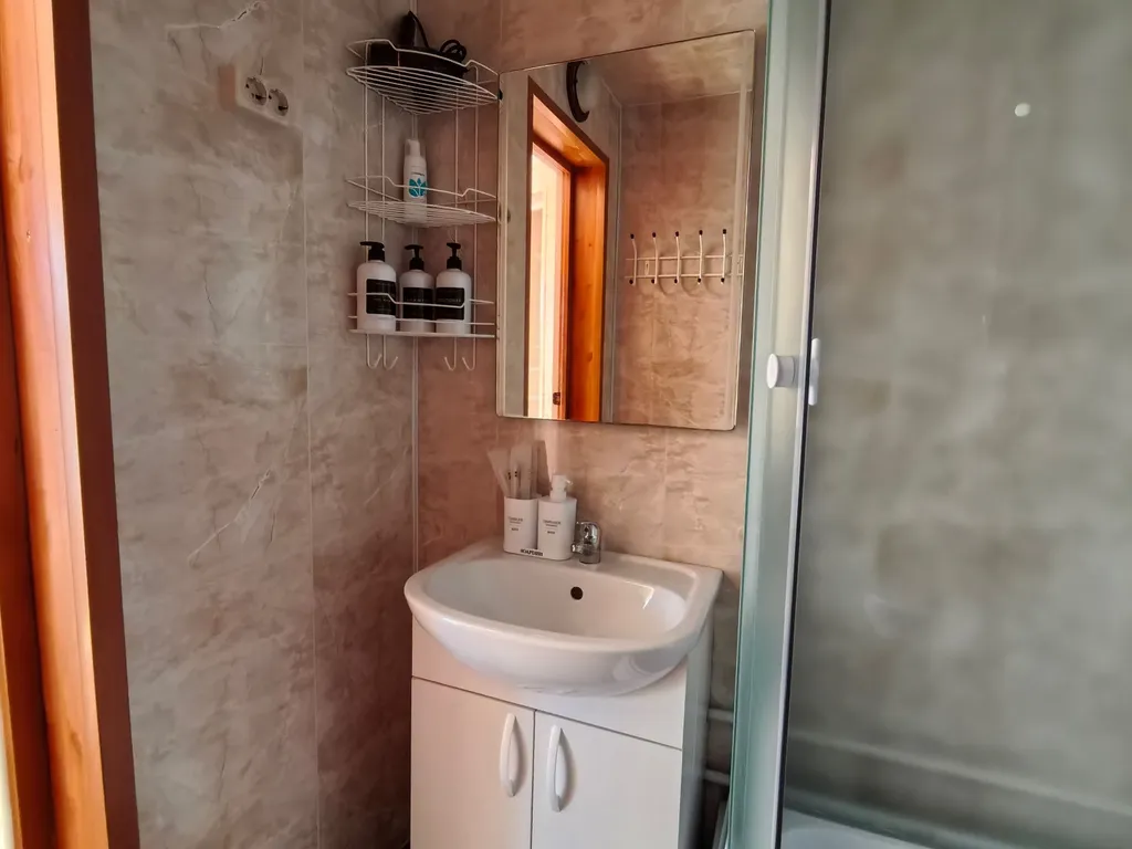 Уютный дом у озера Манжерок