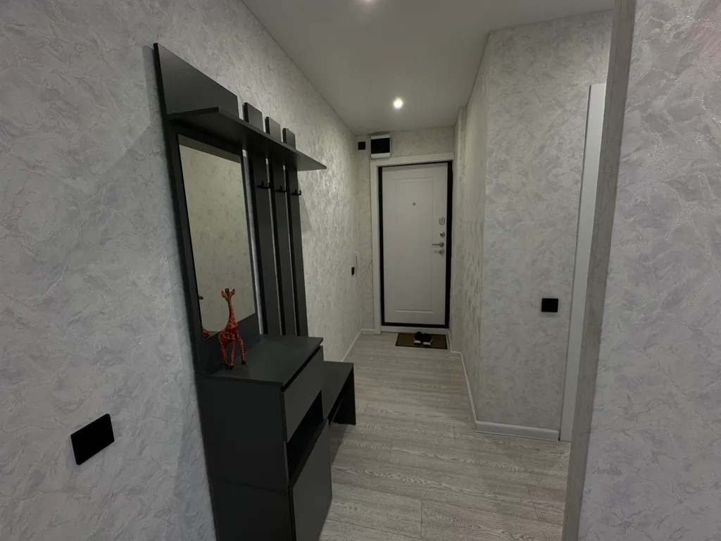 Двухкомнатная квартира с новым ремонтом, рядом с въездом в город