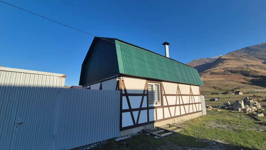 Домик с камином в горах