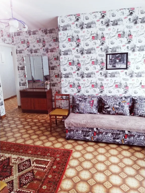 Двухкомнатная квартира с 4 диванами на Ушакова