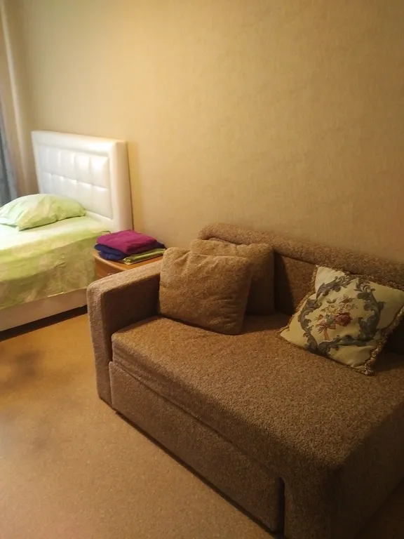 Гора через дорогу