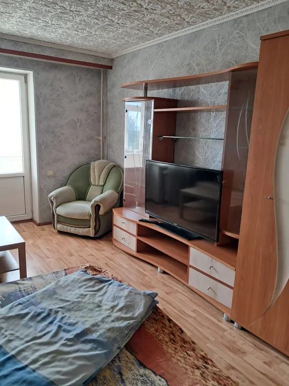 Просторная 2-комнатная квартира со свежим ремонтом недалеко от въезда.