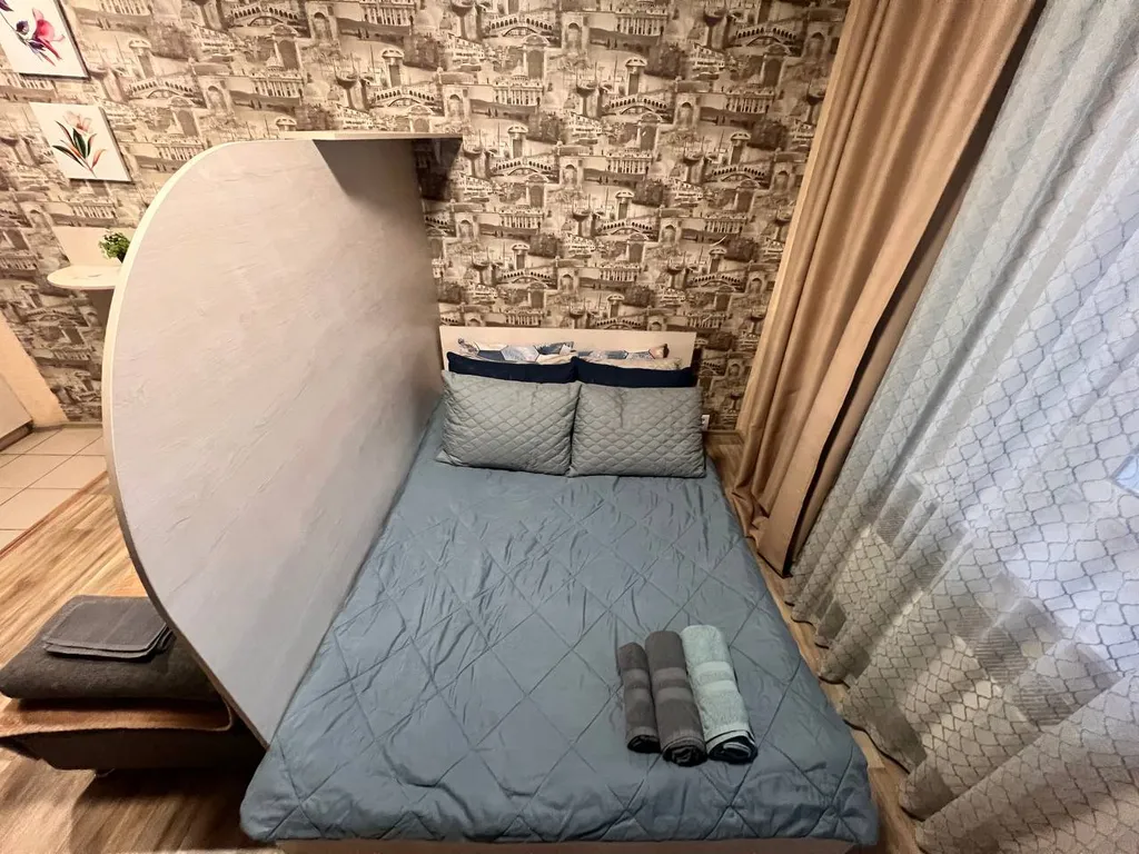 Квартира Студия центр уютная светлая, ТЦ Вояж, парковка, кафе, аквапарк, источник — Тюмень