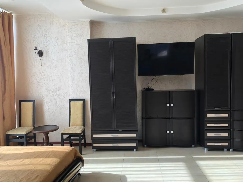 Двухкомнатная, новая, видовая квартира с витражными окнами на парк, море, горы