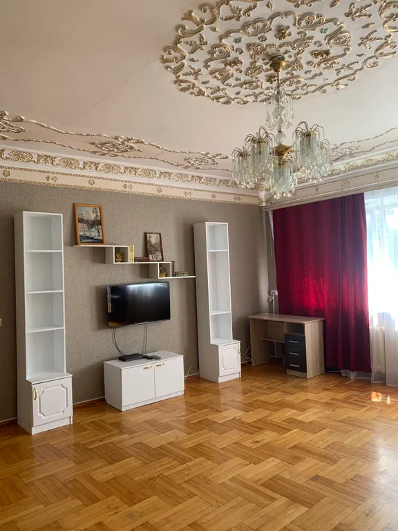 Уютная просторна часть дома на 2 этаже под ключ с бассейном и беседкой