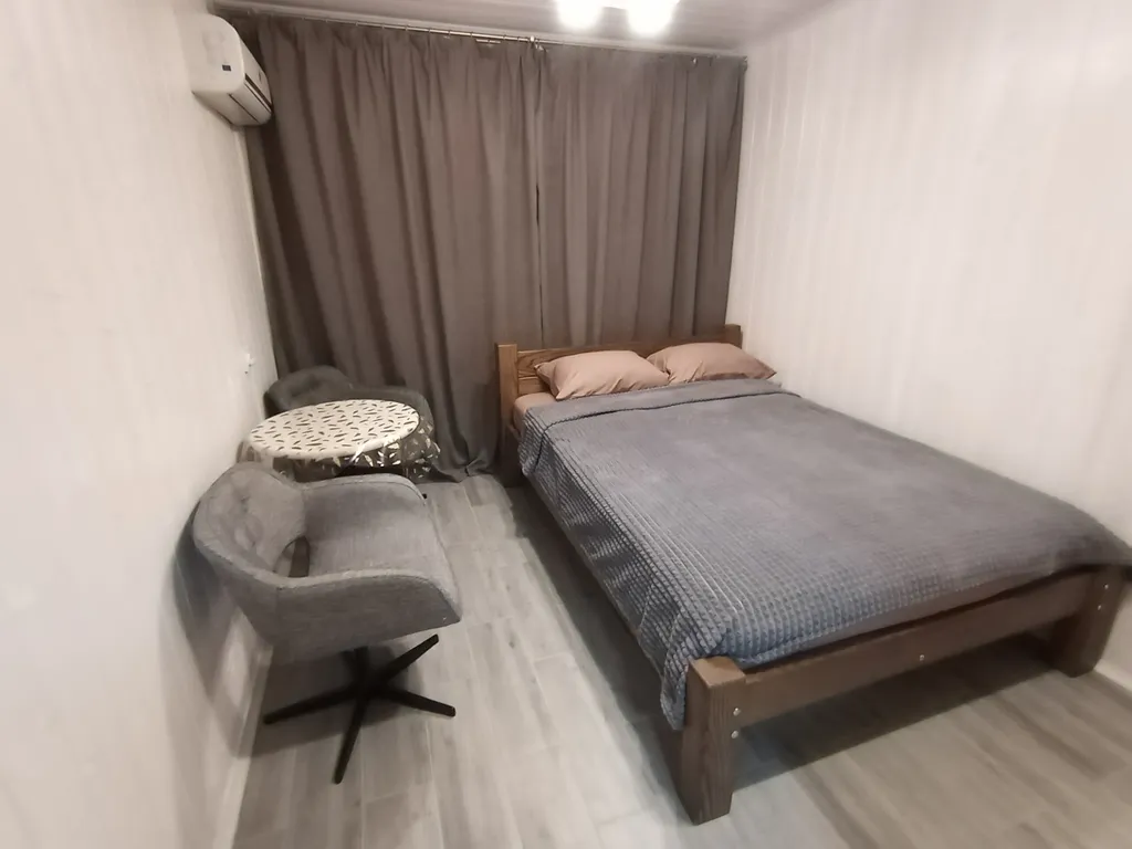 Уютная студия с ремонтом в спальном районе