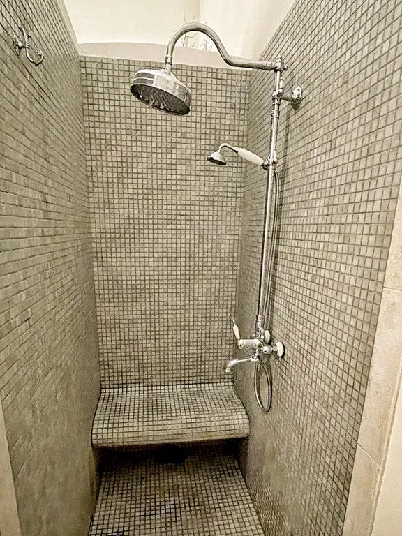 Уникальный апартамент в старинном особняке Anna Stevar