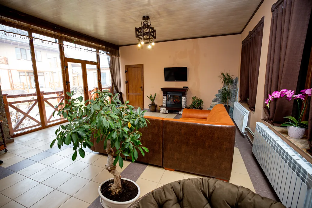 Загородный дом с бассейном и зоной отдыха