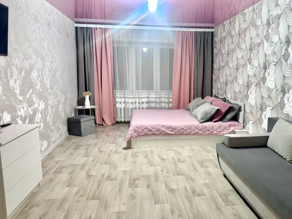 Большая квартира на набережной