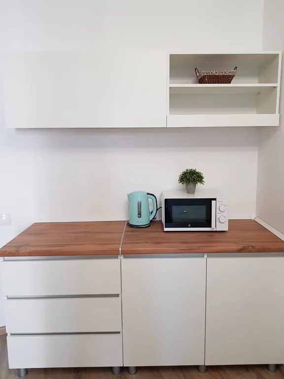 Стильная студия с балконом рядом с парком