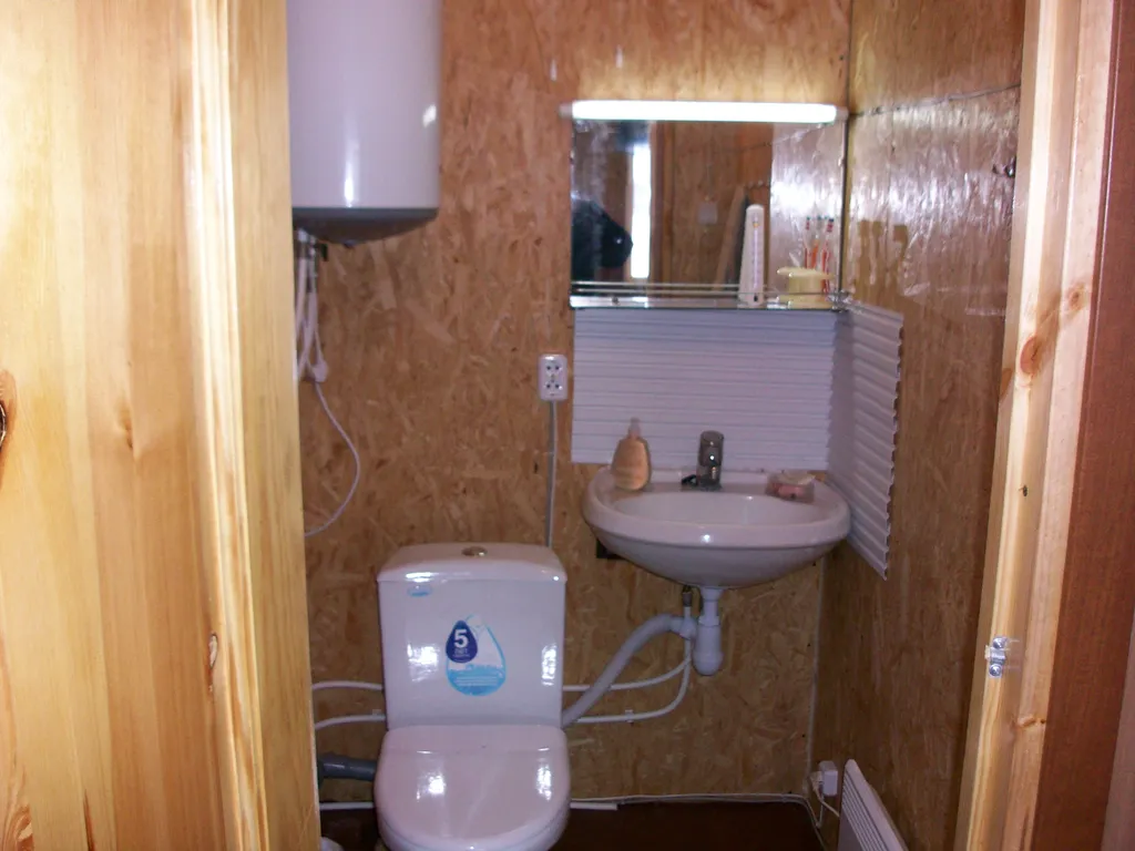 Домик у озера в Карелии