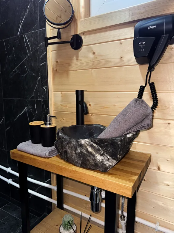 Трёхместный коттедж в тихом месте