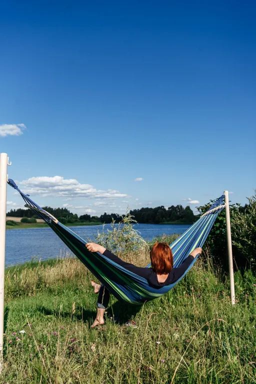 Милый домик в деревне, с видом на озеро