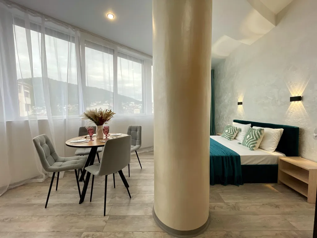 Апартаменты для четверых с видом на горы и море