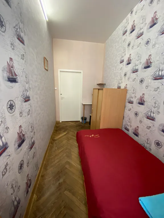 Маленькая и чистая комната в центре