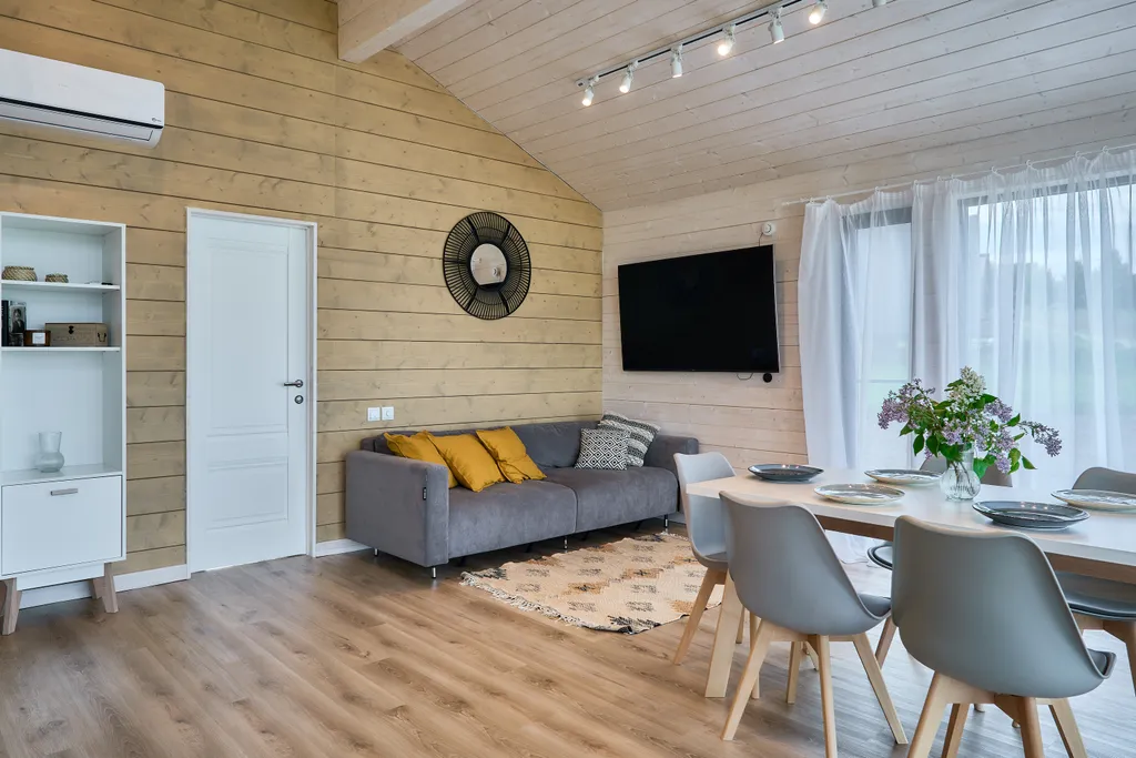 Дом с видом на пруд