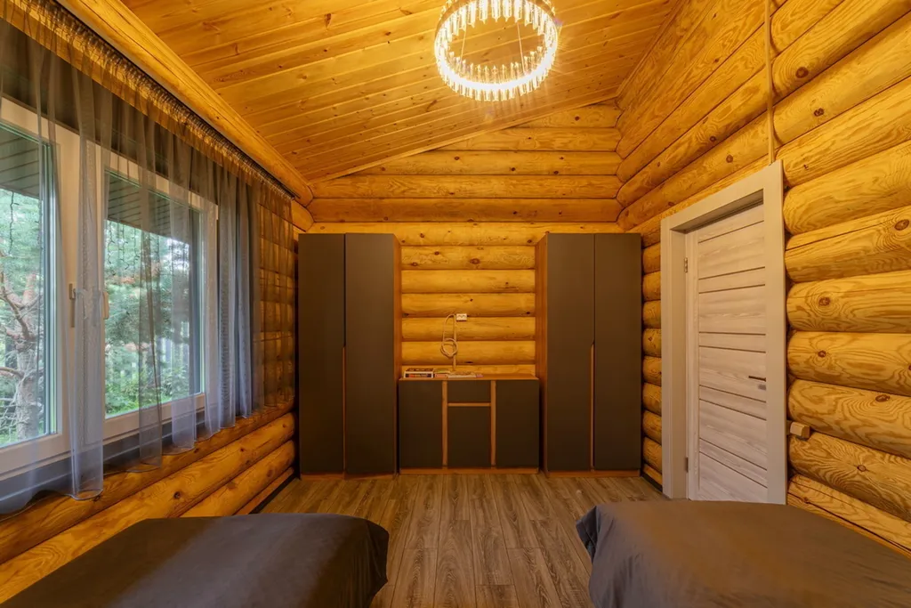 Дом на берегу большого озера