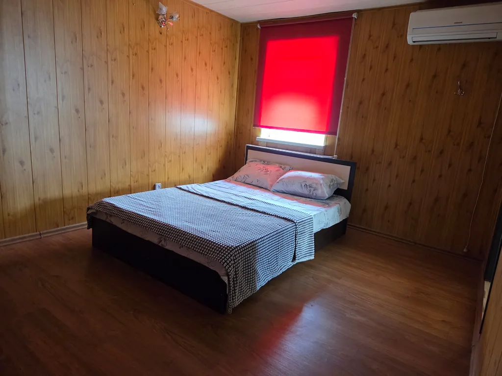 Дом на пляже озера