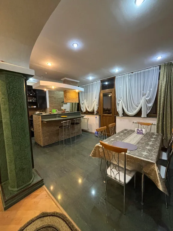 3-комнатная Квартира — аренда посуточно в Тбилиси