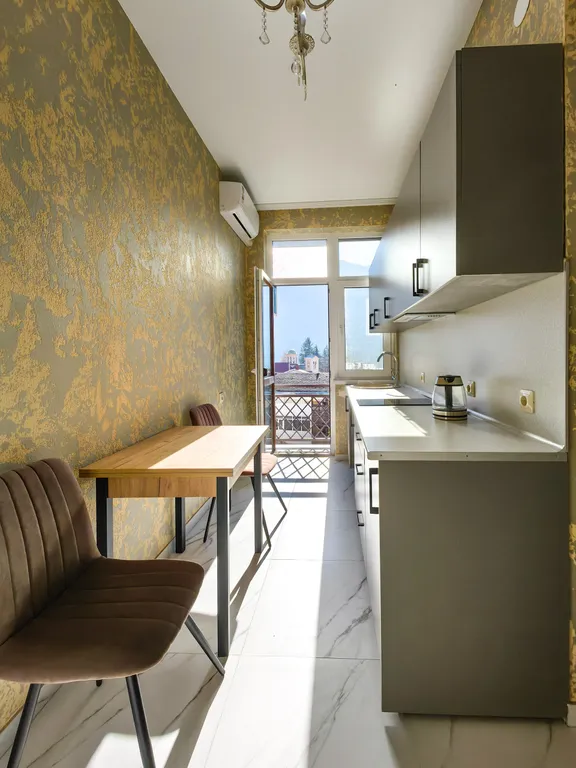 Апартаменты в светлых тонах с видом на горы