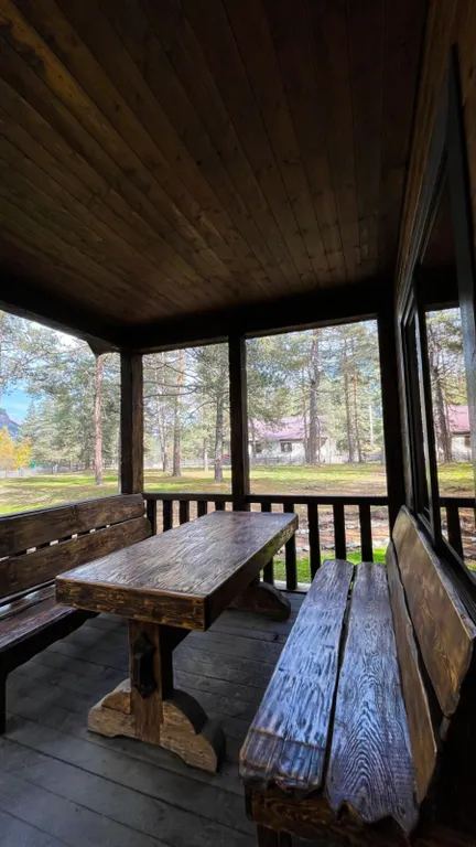 Двухэтажный дом в самом центре Софийской поляны