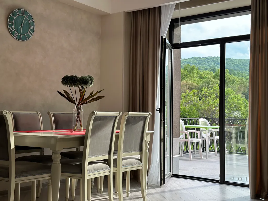 Апартамент с видом на горы и большой террасой