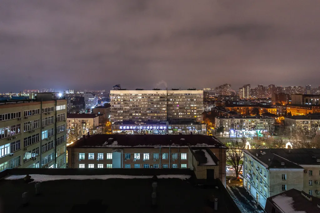 Квартира Квартира с камином, угловой ванной и видом на улицу Красную, уют с характером 24/7 — Краснодар