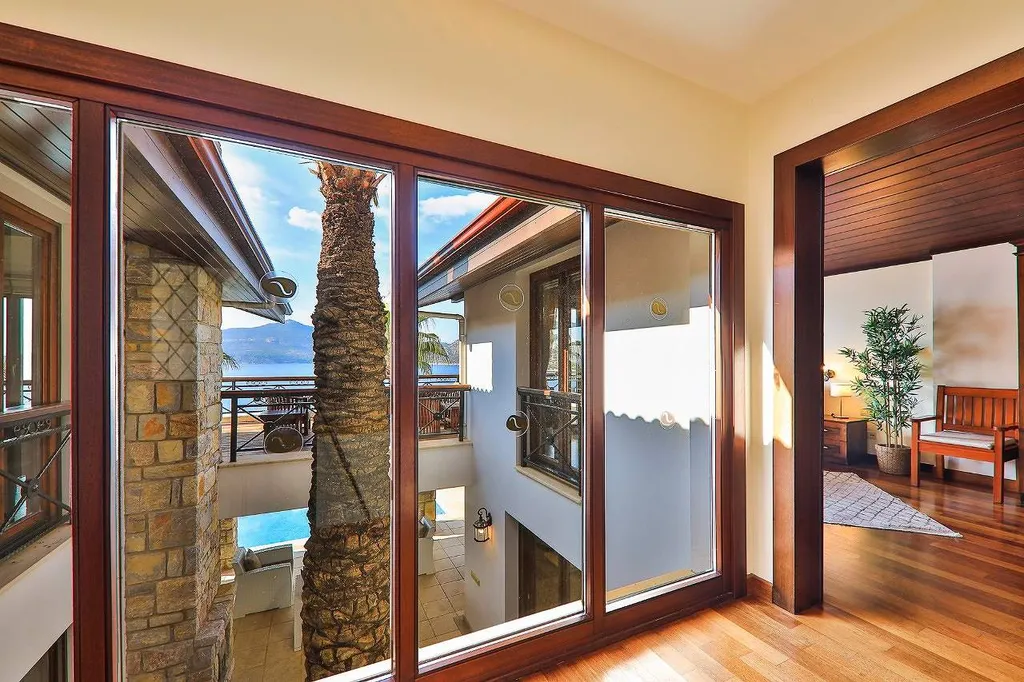 Вилла с видом на море