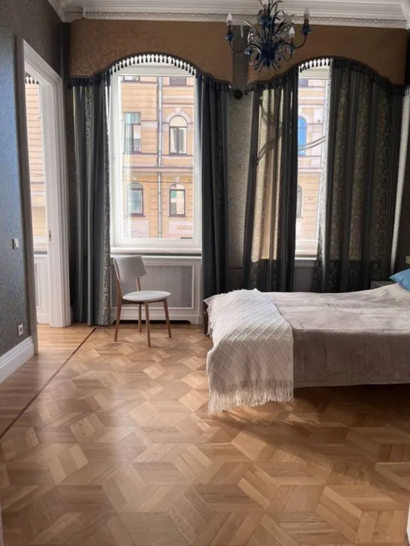 5-комнатная квартира на Суворовском проспекте