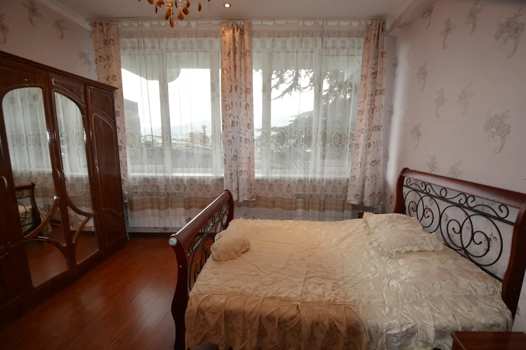 Коттедж Видовая комфортабельная квартира в частном доме с садом у моря, центр — Ялта