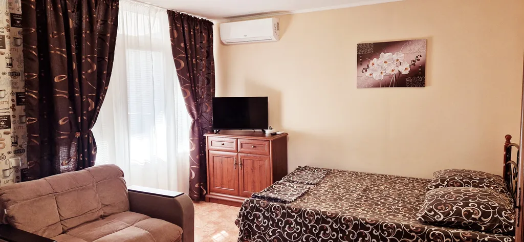 Квартира Студия с балконом — аренда посуточно в Симеиз