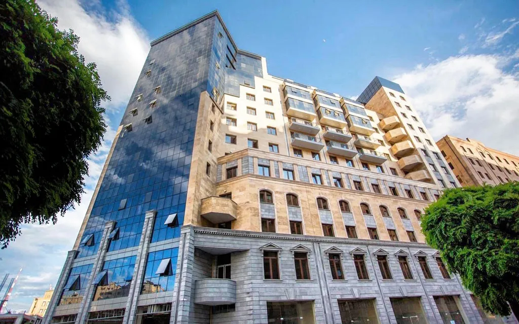 City Central Apartment (студия с витражами)