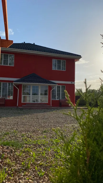 Большой новый дом в черте города